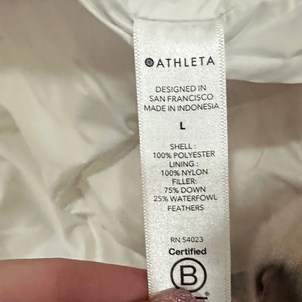 Athleta Cream Puffer Vest LARGE - Picture 11 of 11